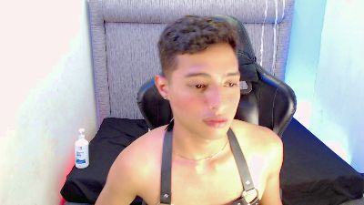 YUZTIN_LITTLE live cam on Cam4
