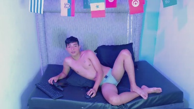 YUZTIN_LITTLE live cam on Cam4