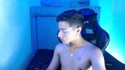YUZTIN_LITTLE live cam on Cam4