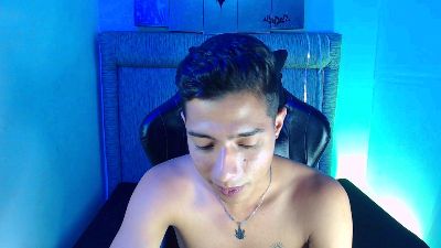 YUZTIN_LITTLE live cam on Cam4