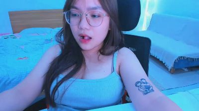 Yana_Dimples live cam on Cam4
