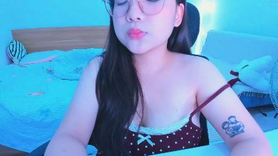 Yana_Dimples live cam on Cam4