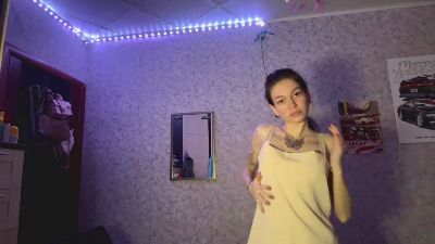 YaniraWeber live cam on Cam4