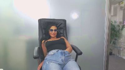 YaraCox live cam on Cam4
