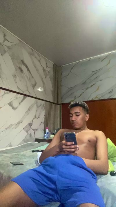 Yarotlo live cam on Cam4