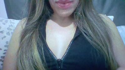 Yasmynleal live cam on Cam4