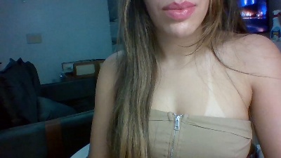 Yasmynleal live cam on Cam4