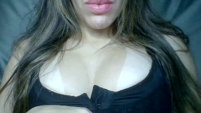 Yasmynleal live cam on Cam4