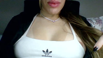 Yasmynleal live cam on Cam4