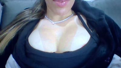Yasmynleal live cam on Cam4