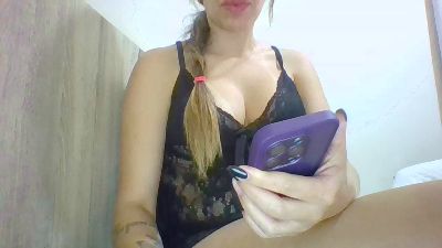Yasmynleal live cam on Cam4