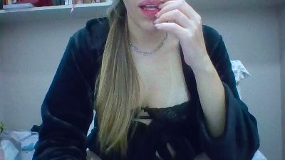 Yasmynleal live cam on Cam4