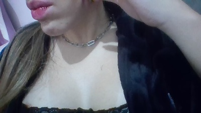 Yasmynleal live cam on Cam4