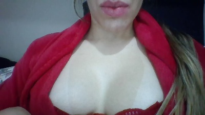 Yasmynleal live cam on Cam4
