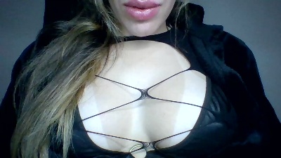 Yasmynleal live cam on Cam4