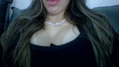 Yasmynleal live cam on Cam4