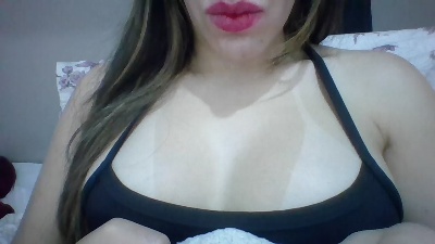 Yasmynleal live cam on Cam4