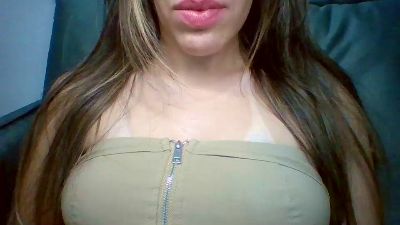 Yasmynleal live cam on Cam4