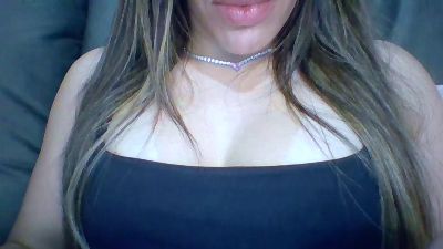 Yasmynleal live cam on Cam4