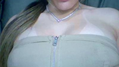 Yasmynleal live cam on Cam4