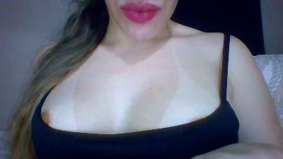Yasmynleal live cam on Cam4