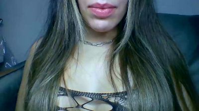 Yasmynleal live cam on Cam4