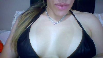Yasmynleal live cam on Cam4