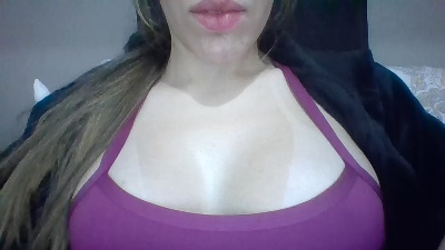 Yasmynleal live cam on Cam4