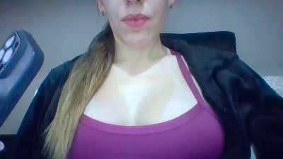Yasmynleal live cam on Cam4