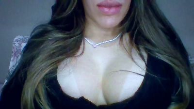 Yasmynleal live cam on Cam4