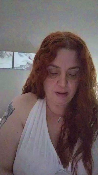 Yaya2065 live cam on Cam4