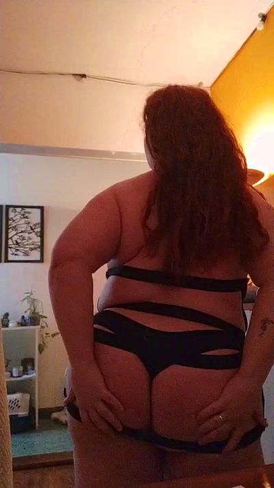 Yaya2065 live cam on Cam4