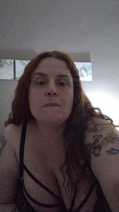 Yaya2065 live cam on Cam4