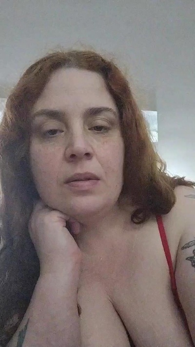 Yaya2065 live cam on Cam4