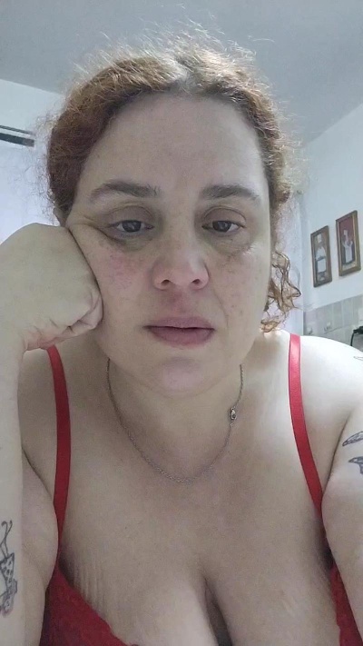 Yaya2065 live cam on Cam4