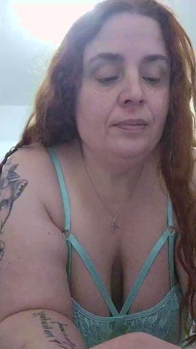 Yaya2065 live cam on Cam4
