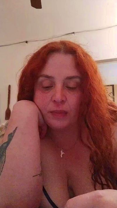 Yaya2065 live cam on Cam4