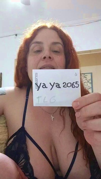 Yaya2065 live cam on Cam4
