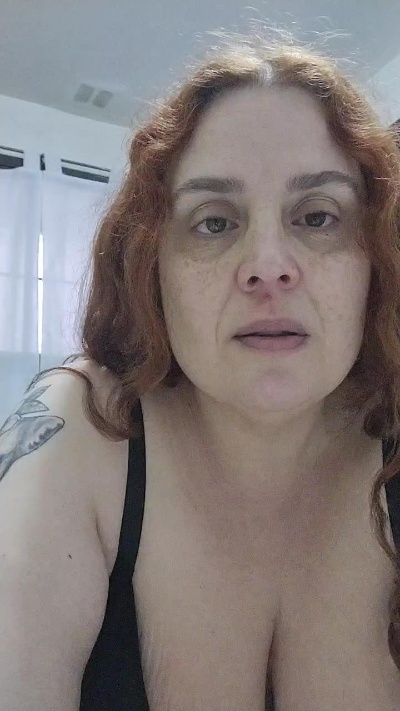Yaya2065 live cam on Cam4