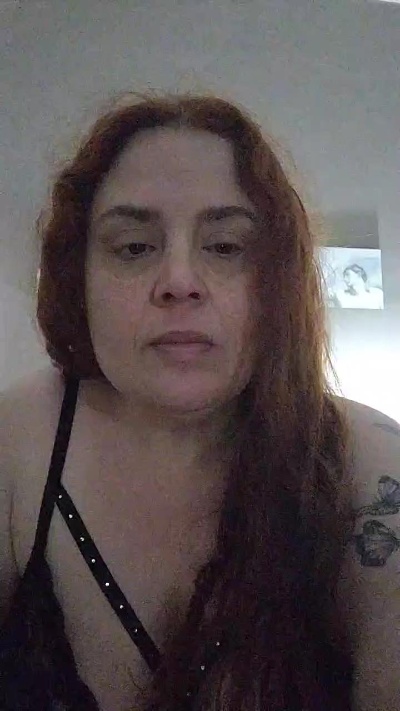 Yaya2065 live cam on Cam4
