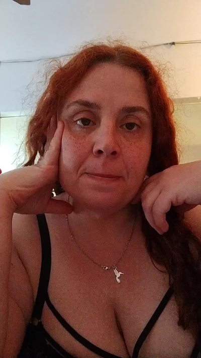 Yaya2065 live cam on Cam4