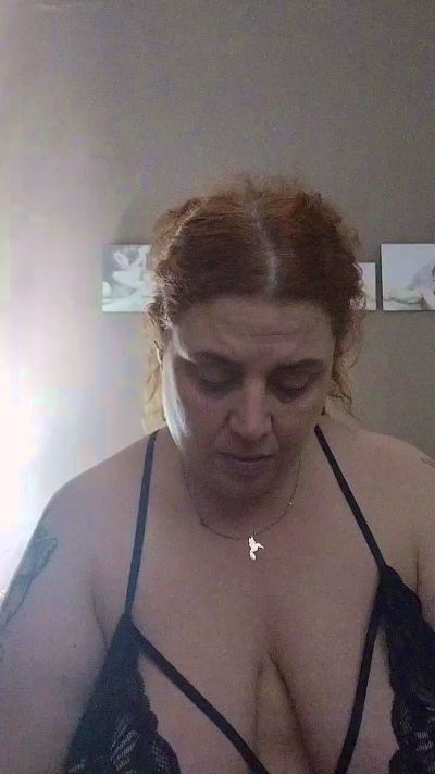 Yaya2065 live cam on Cam4