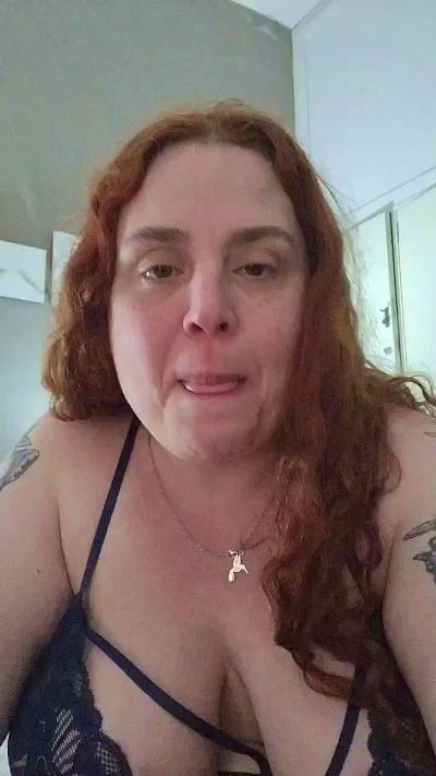 Yaya2065 live cam on Cam4
