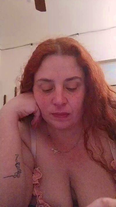 Yaya2065 live cam on Cam4