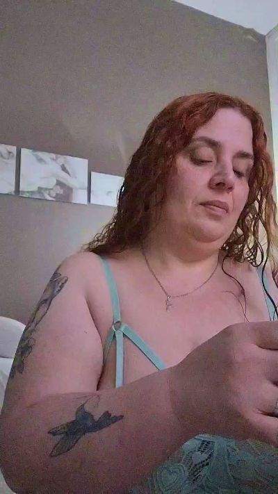 Yaya2065 live cam on Cam4