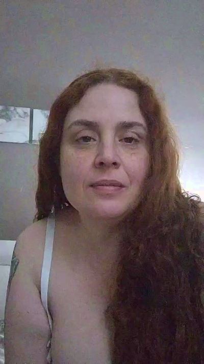 Yaya2065 live cam on Cam4