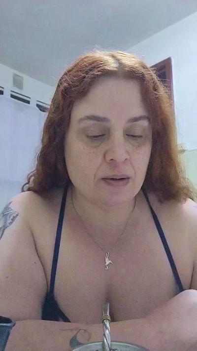 Yaya2065 live cam on Cam4