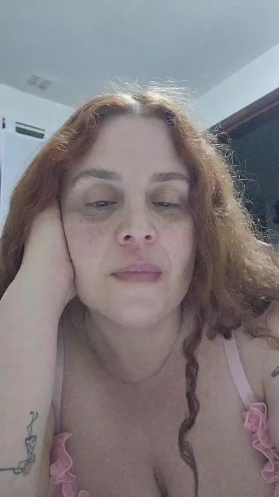 Yaya2065 live cam on Cam4