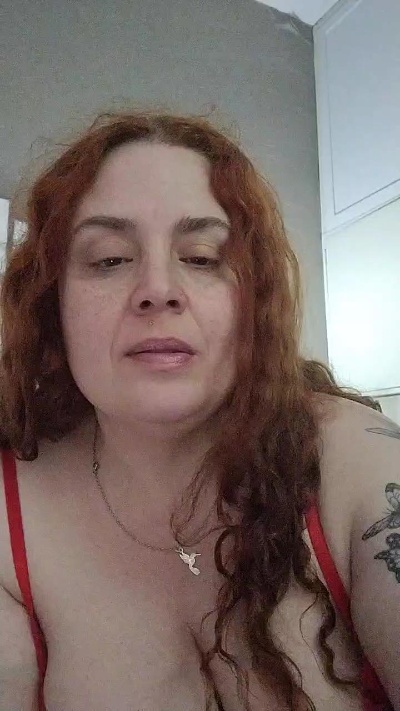Yaya2065 live cam on Cam4
