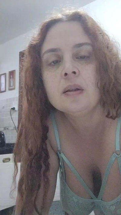 Yaya2065 live cam on Cam4